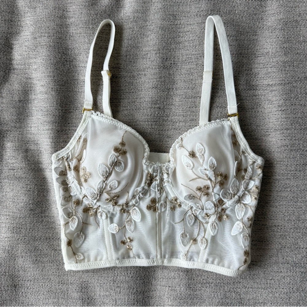 YesStyle White and Cream Floral Embroidered Bustier Corset Top